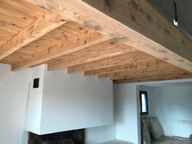 Aérogommage d'un plancher en sous face bois fini