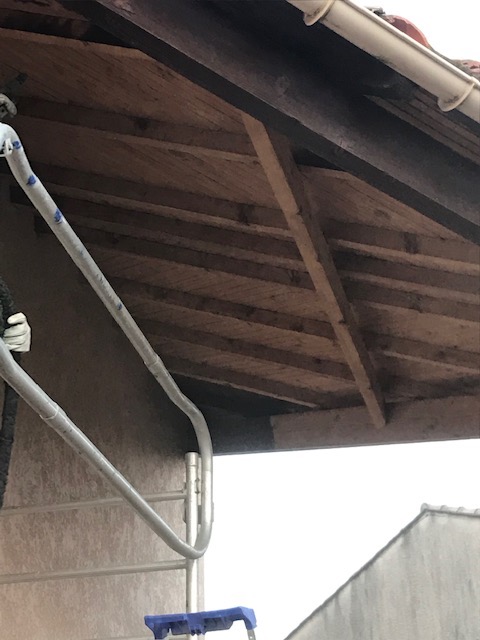 Avancée de toiture avant décapage