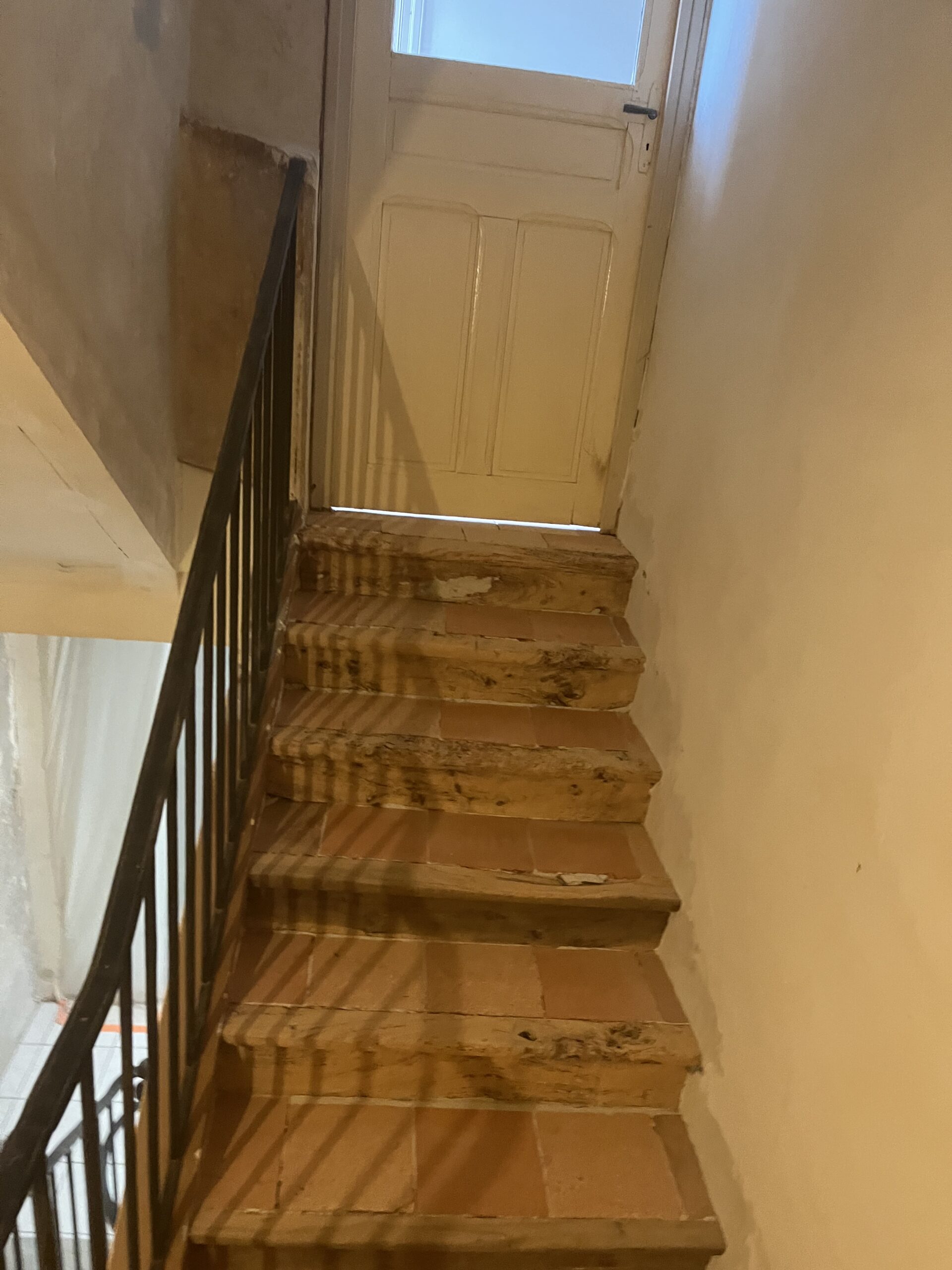 TRAVAUX DE DÉCAPAGE DE CARREAUX EN TERRE CUITE