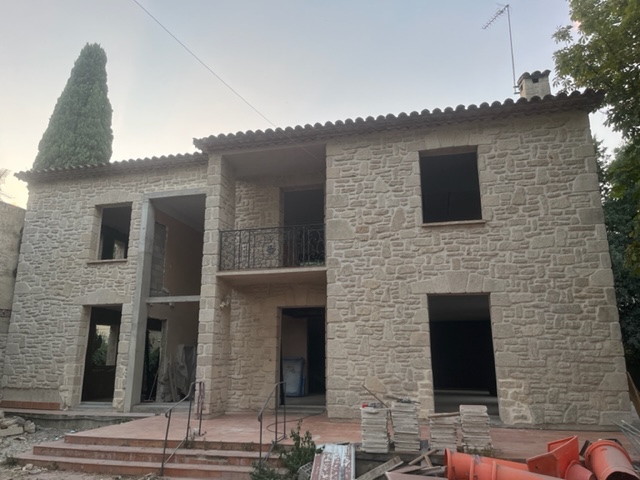 FAÇADE NETTOYÉ PAR SYSTÈME AÉROGOMMAGE À BASSE PRESSION