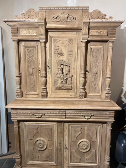 AÉROGOMMAGE D'UN GRAND BUFFET EN BOIS