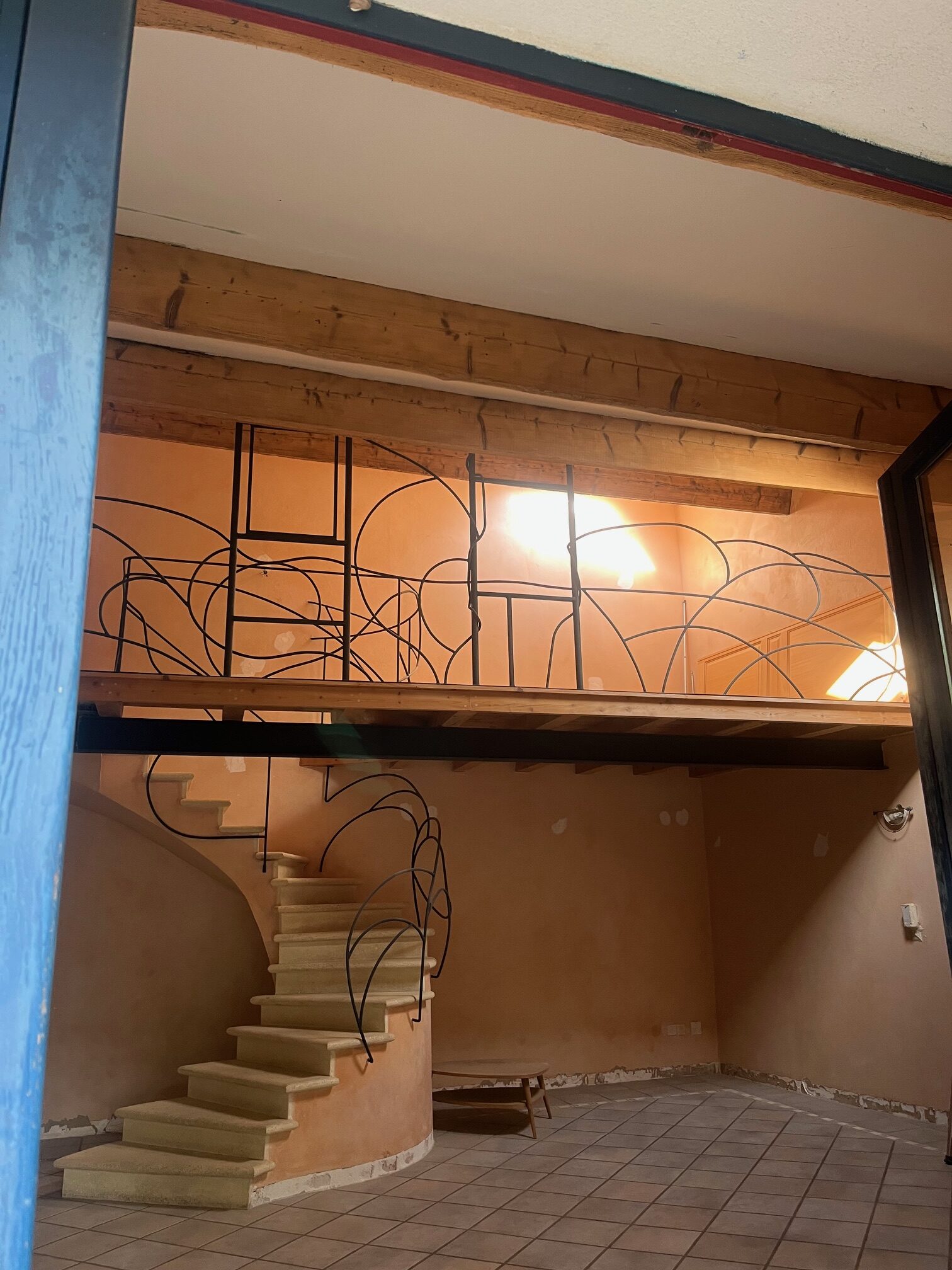 DÉCAPAGE PAR AÉROGOMMAGE DE POUTRE BOIS À MONTPELLIER