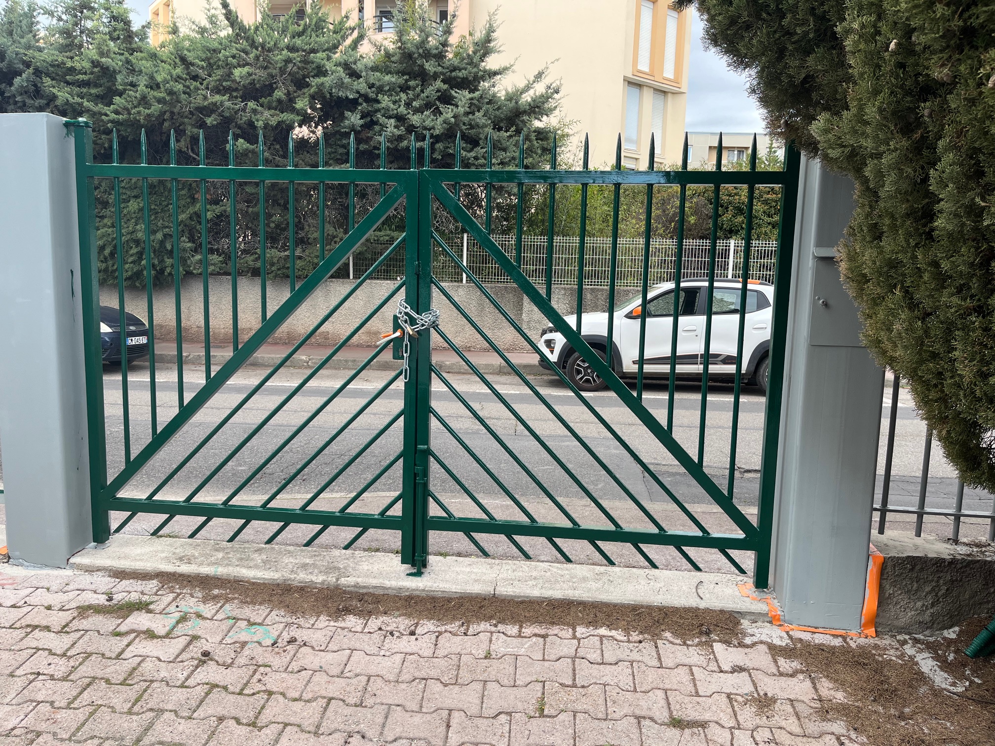 APPLICATION D'UNE PEINTURE DE FINITION