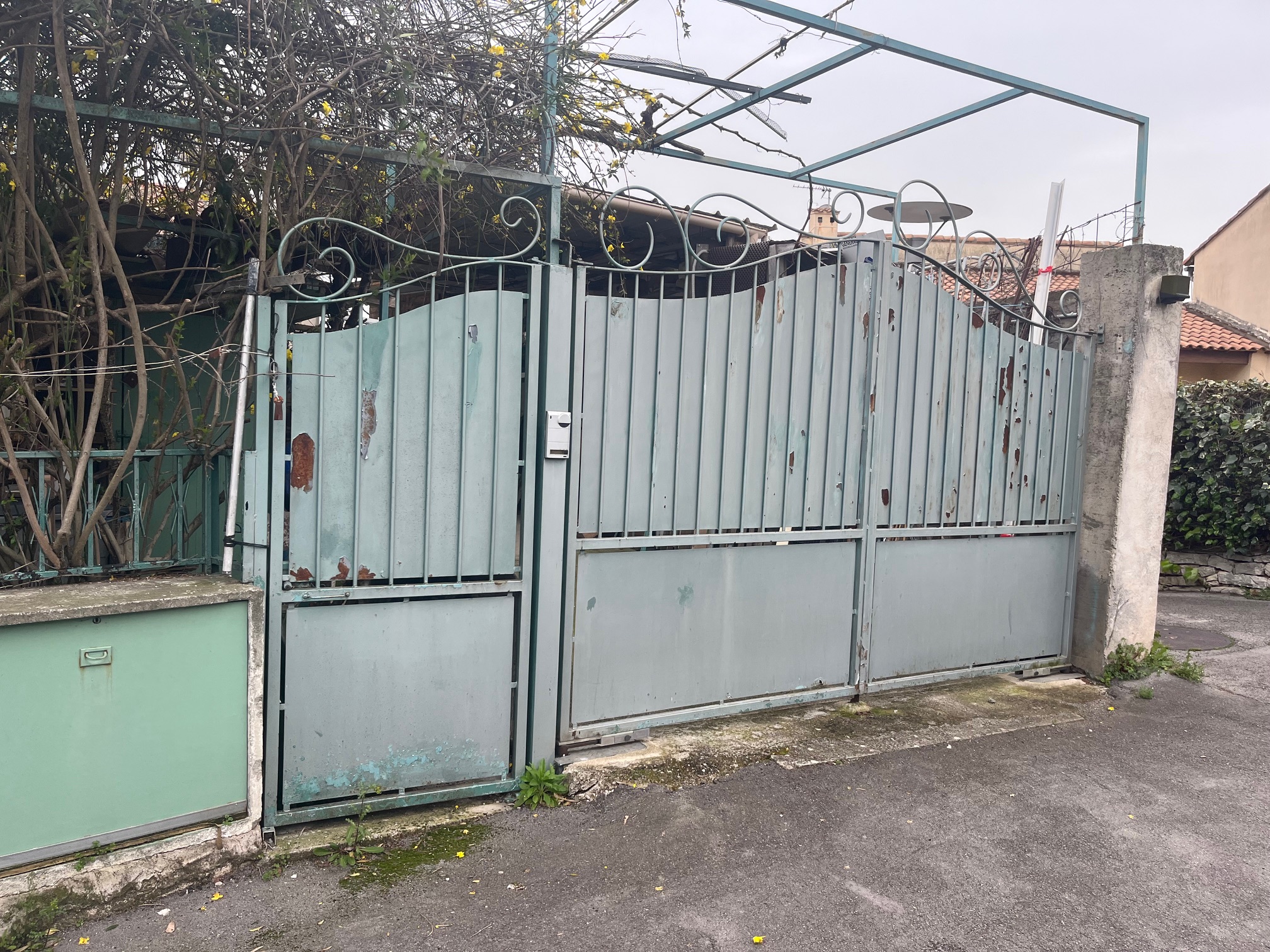 PORTAIL FER AVANT TRAVAUX