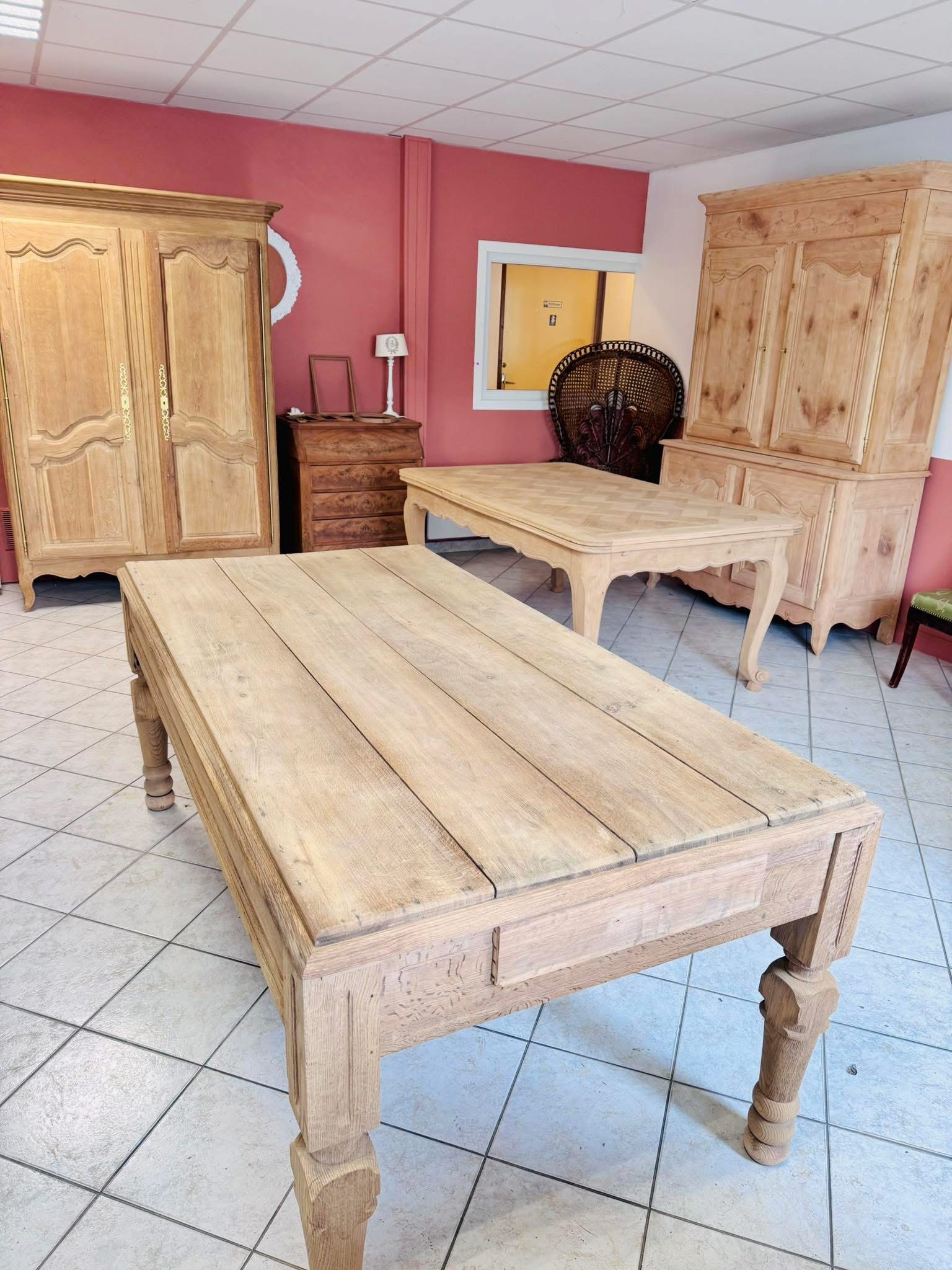 TRAVAUX D'AÉROGOMMAGE D'UN ENSEMBLE MOBILIER BOIS 