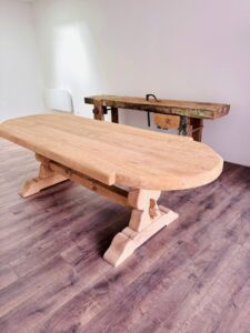 AÉROGOMMAGE D'UNE TABLE EN BOIS