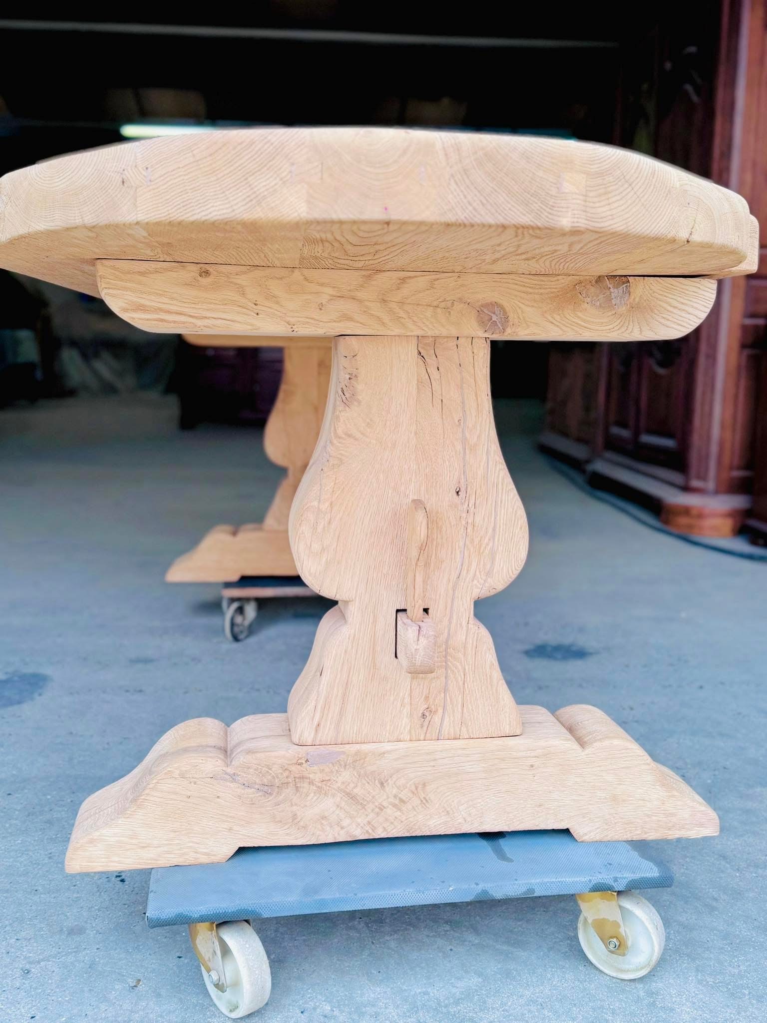 AÉROGOMMAGE D'UNE TABLE EN CHÊNE 