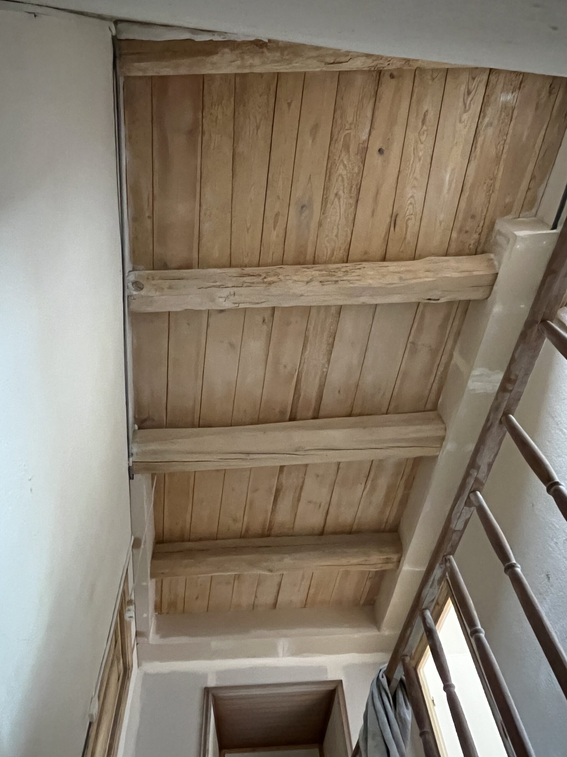 TRAVAUX DE DÉCAPAGE D'UN SOUS PLANCHER EN BOIS