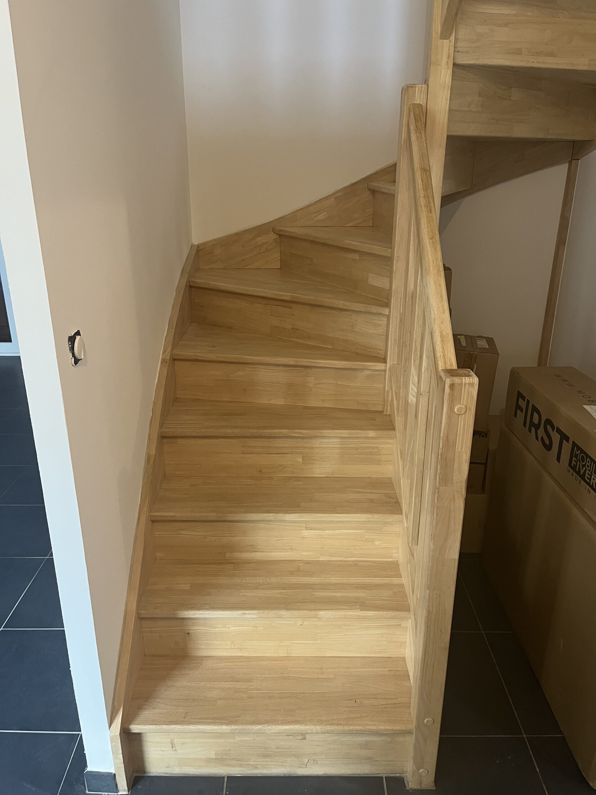 AÉROGOMMAGE D'ESCALIER EN CHÊNE À TOULOUSE