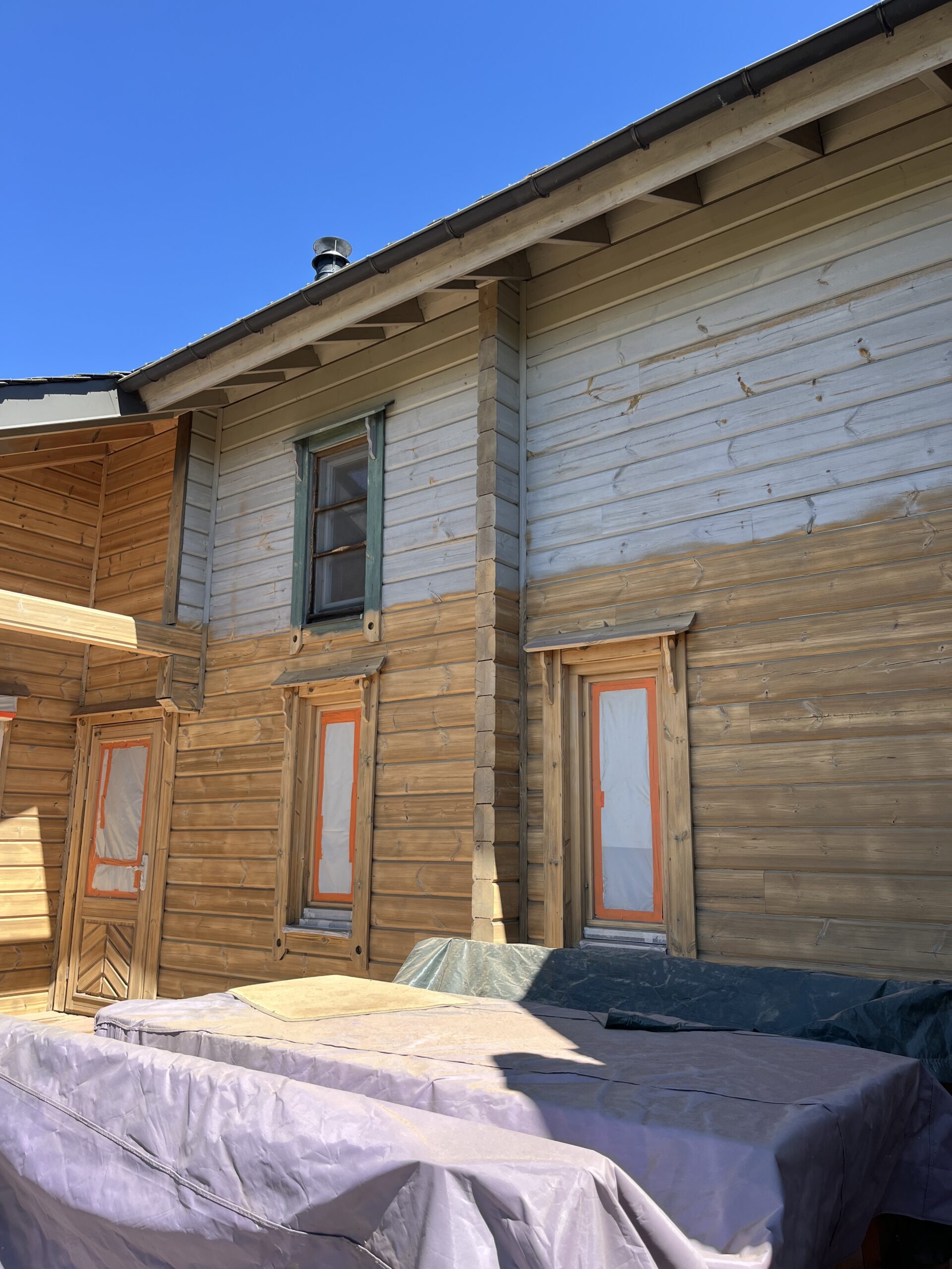 TRAVAUX D'AÉROGOMMAGE EN COURS 