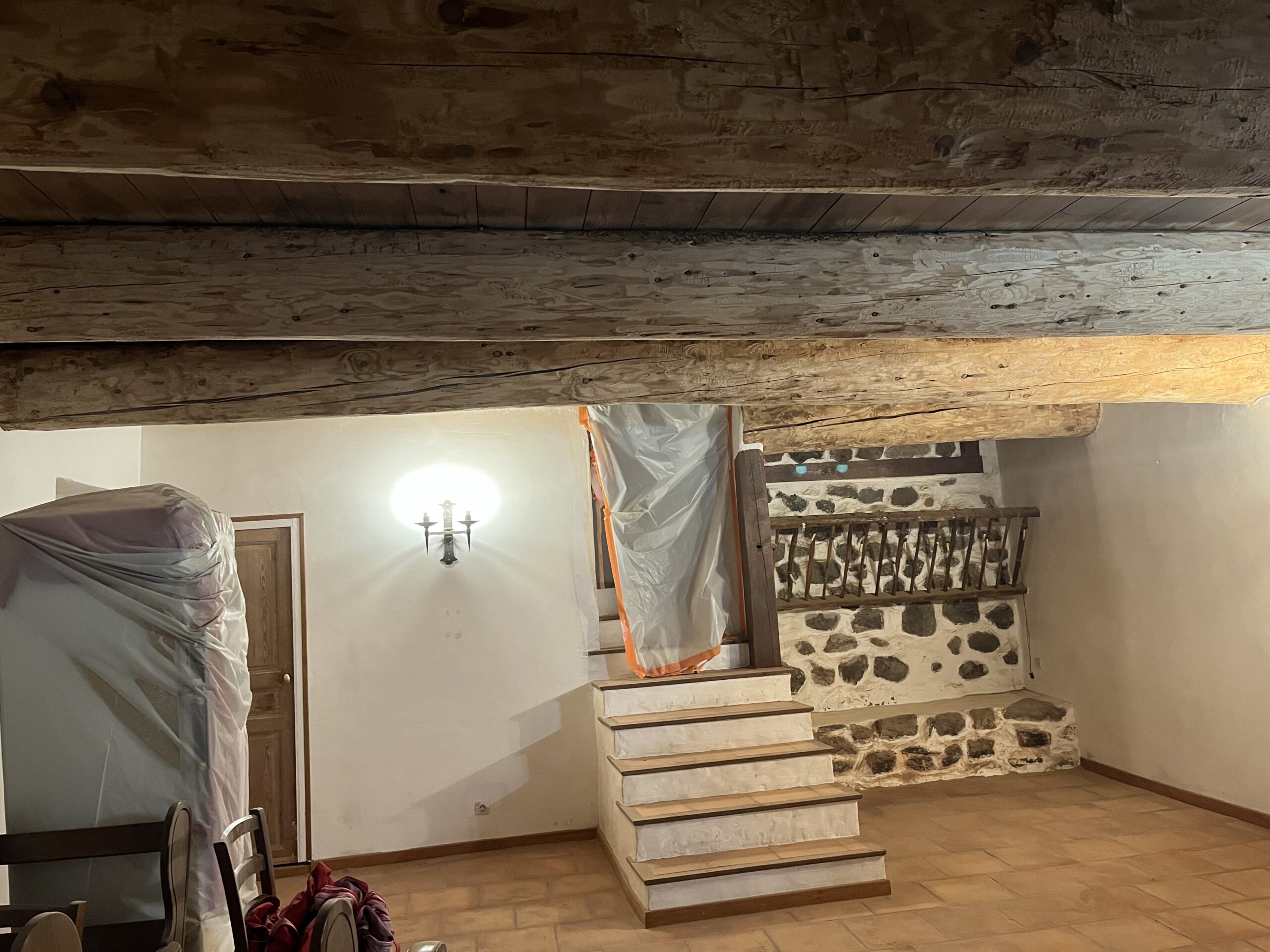 DÉCAPAGE TERMINÉ DE GROSSE POUTRES BOIS