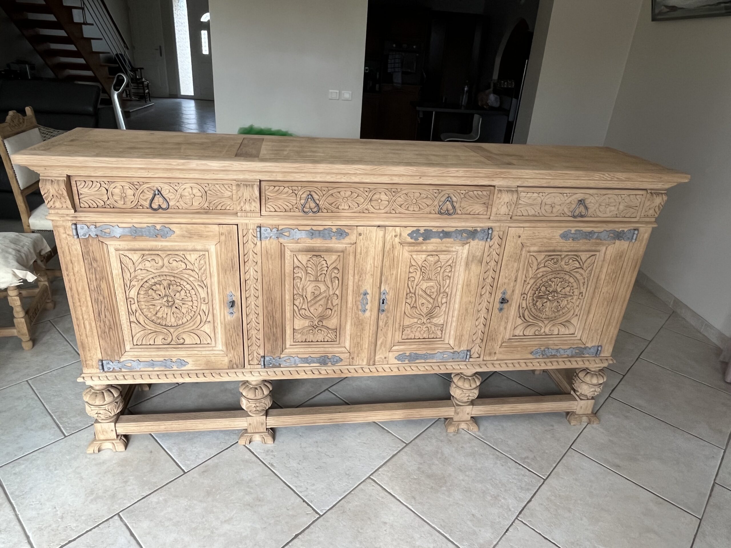 AÉROGOMMAGE D'UN VIEUX MEUBLES BOIS