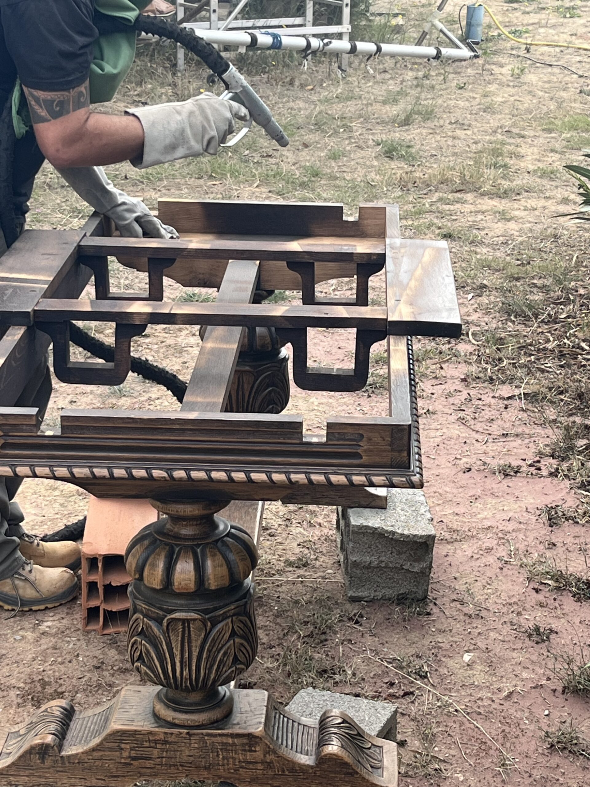 TRAVAUX D'AÉROGOMMAGE EN COURS