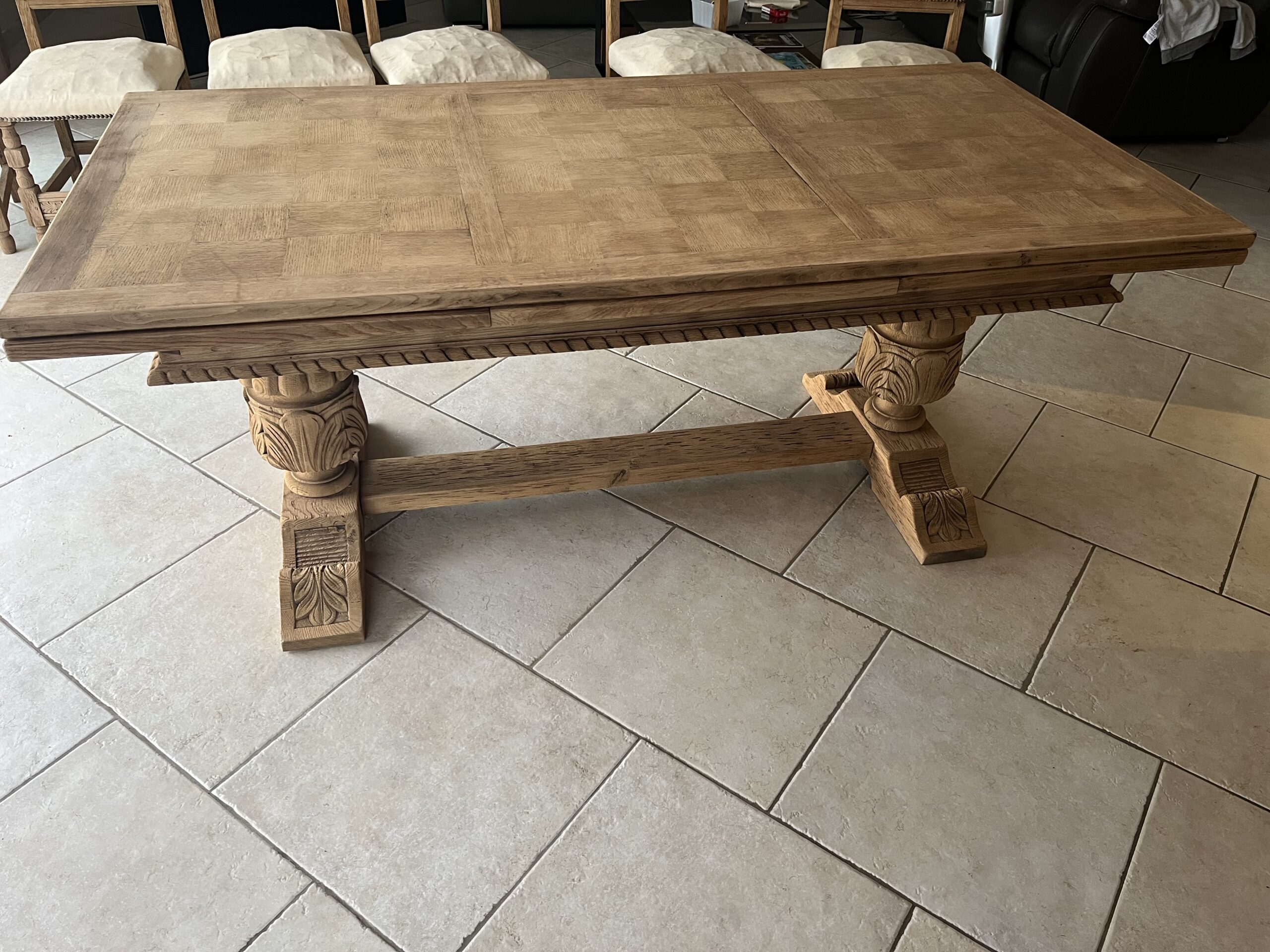 AÉROGOMMAGE D'UNE TABLE EN BOIS
