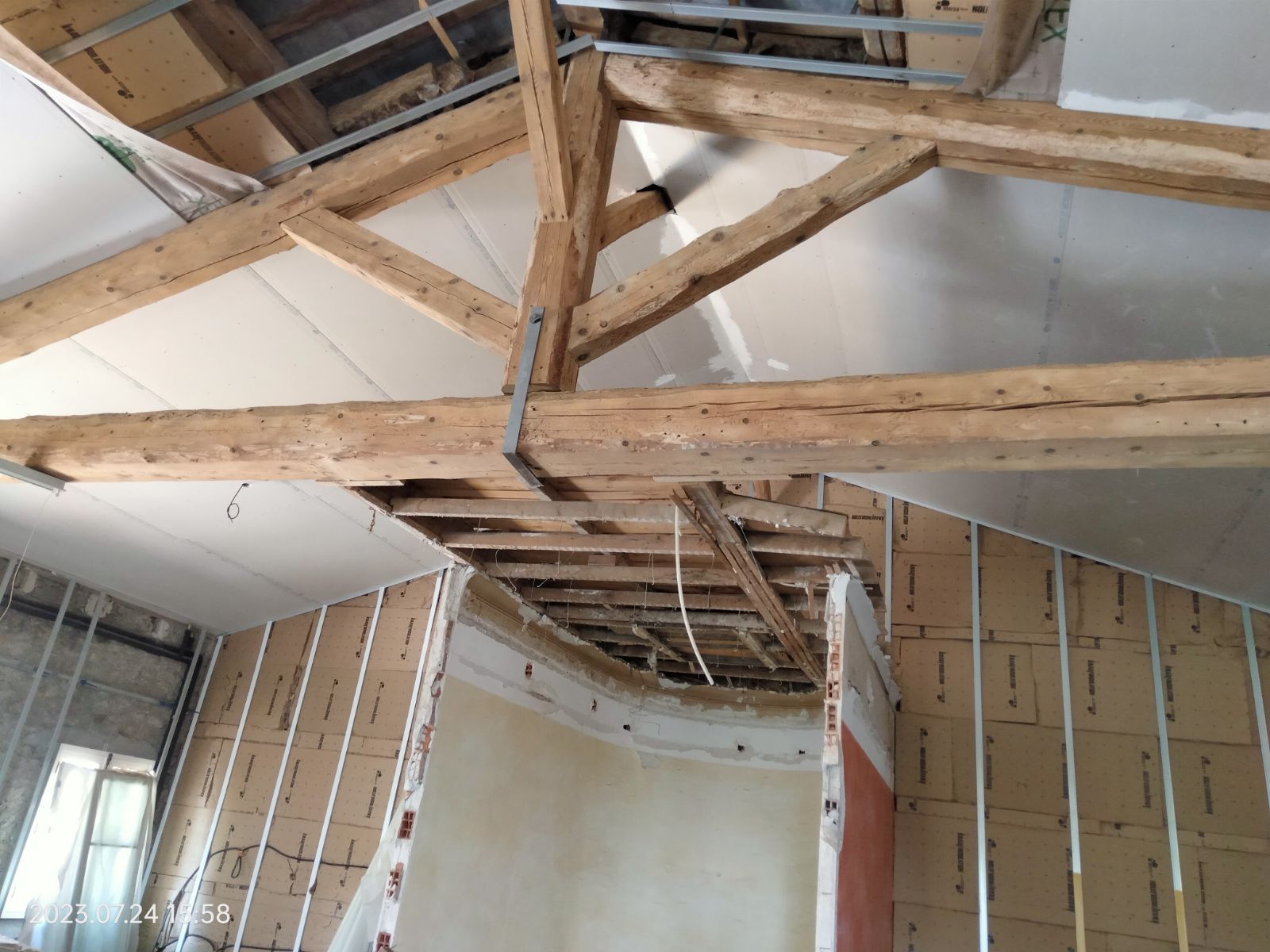 TRAVAUX DE DÉCAPAGE DE POUTRE BOIS