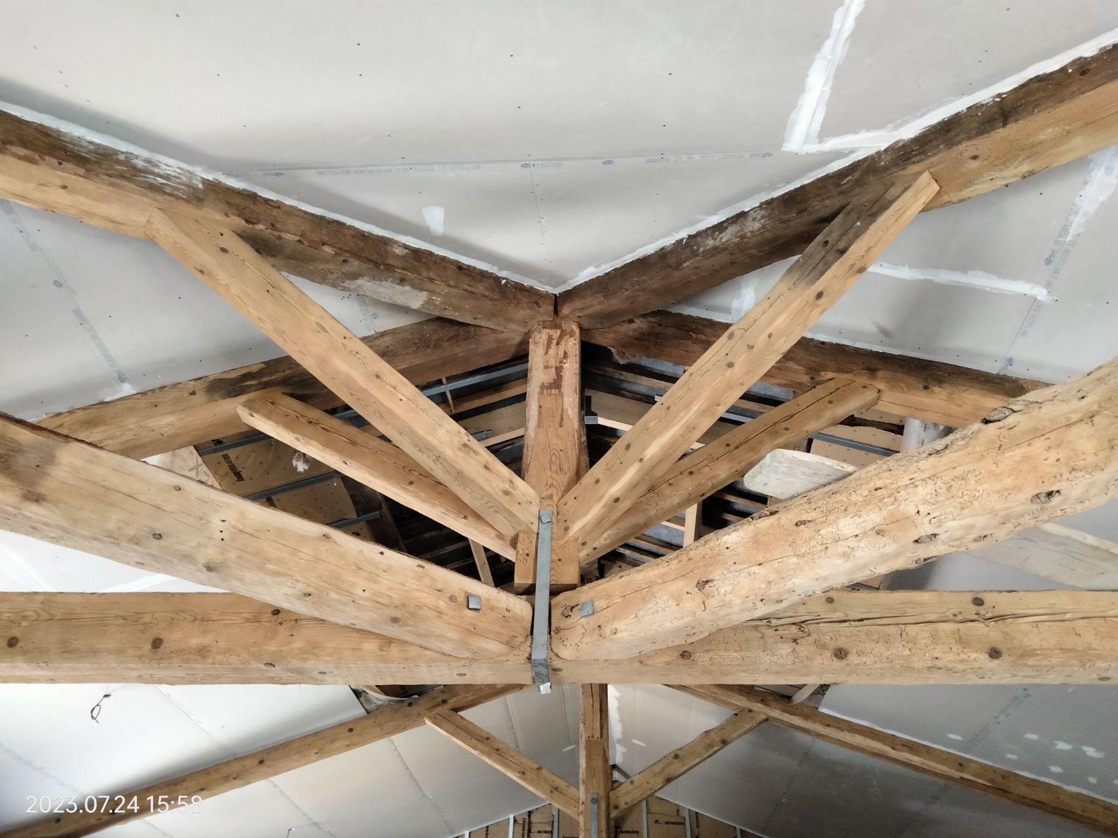 AÉROGOMMAGE DE POUTRE BOIS