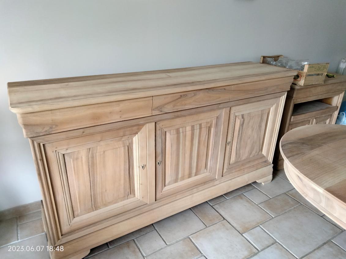 AÉROGOMMAGE D'UN BUFFET EN BOIS EN MERISIER 