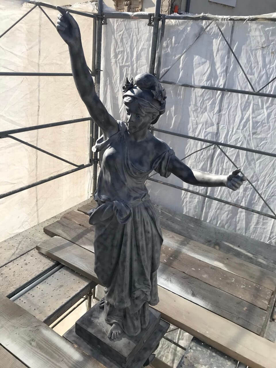 Aerogommage de la statue de Marianne à Vendres