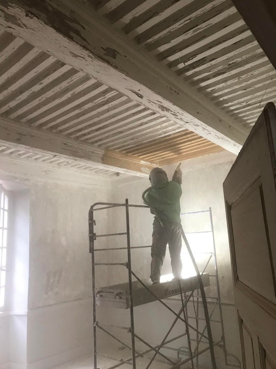 TRAVAUX DE DÉCAPAGE D'UN PLAFOND À LA FRANÇAISE À BEZIERS 34500