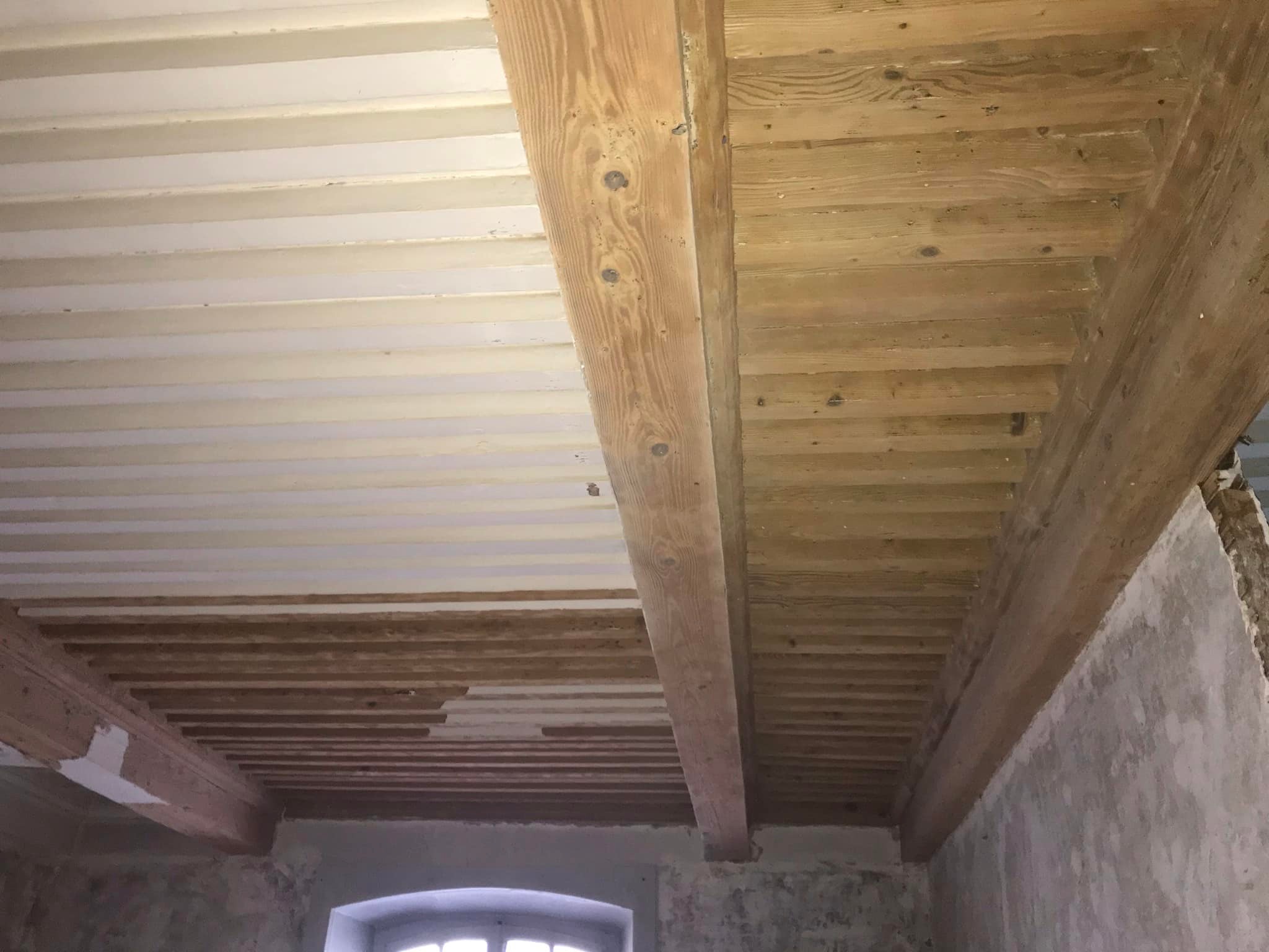 DÉCAPAGE D'UN PLAFOND À LA FRANÇAISE À BEZIERS 34500