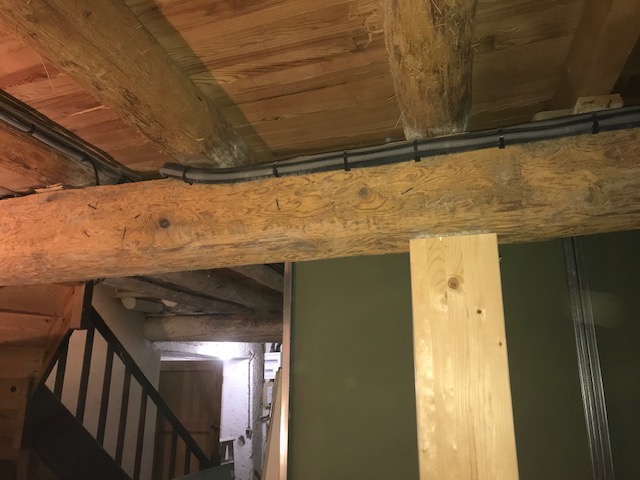 DÉCAPAGE DE POUTRE EN BOIS AU PUY-EN-VELAY