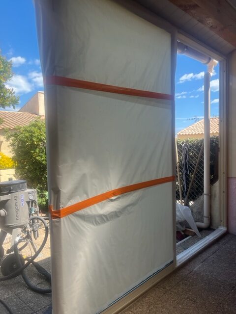 PROTECTION DE L'HABITATION AVANT TRAVAUX D'AÉROGOMMAGE 