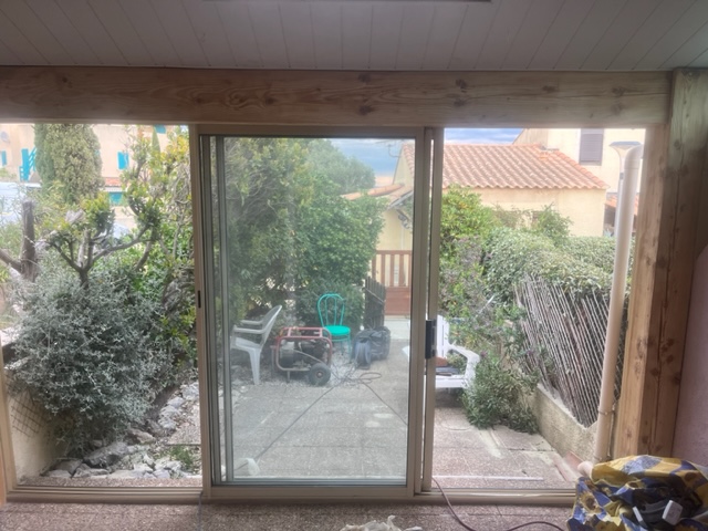 AÉROGOMMAGE DE POUTRELLES EN BOIS 