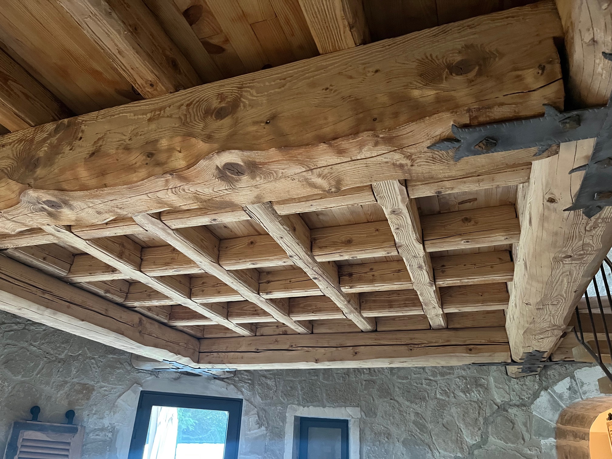 DÉCAPAGE DE POUTRE BOIS EN HAUTE-LOIRE