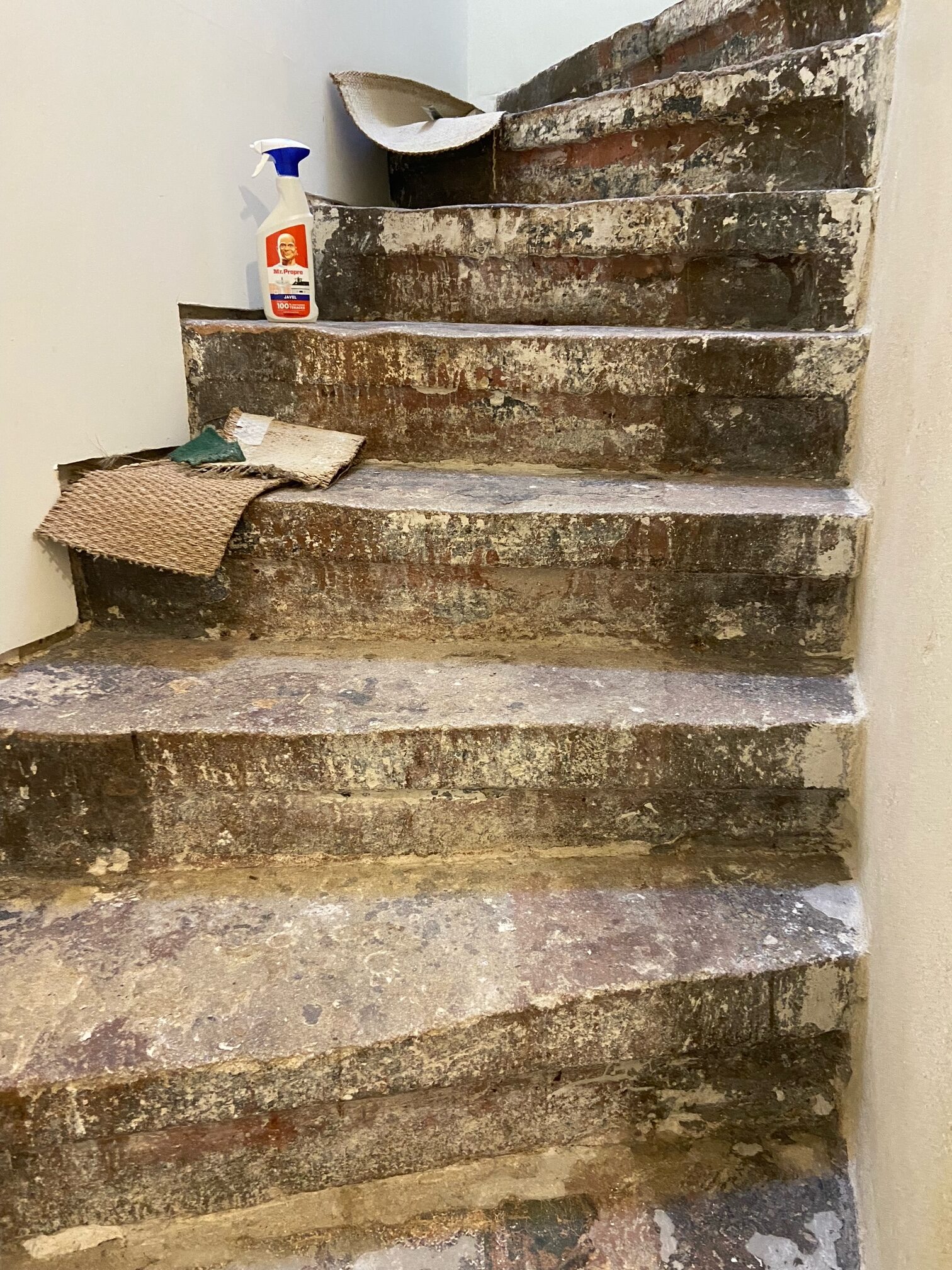 SABLAGE D'UN ESCALIER EN PIERRE À MONTPELLIER