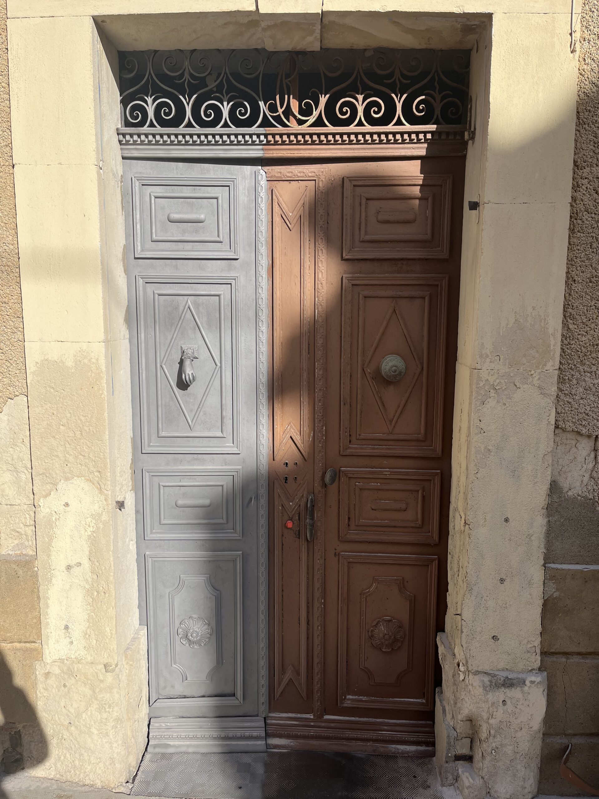 SABLAGE D'UNE PORTE EN FER HÉRAULT