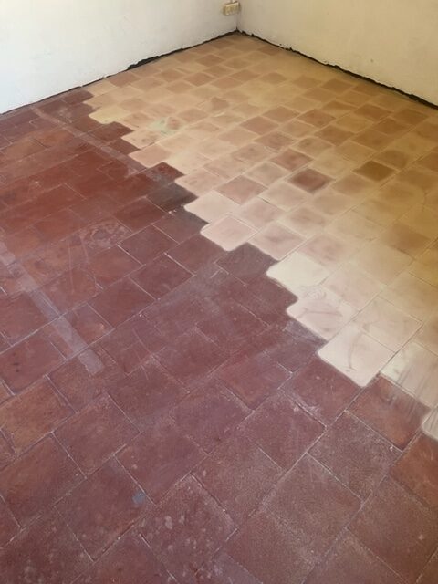 SABLAGE DE TOMETTE EN TERRE CUITE