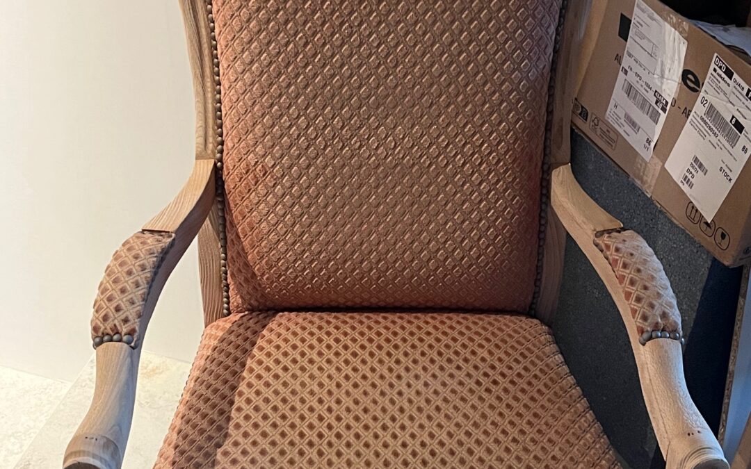 AÉROGOMMAGE DE MEUBLE EN BOIS À LANDOS