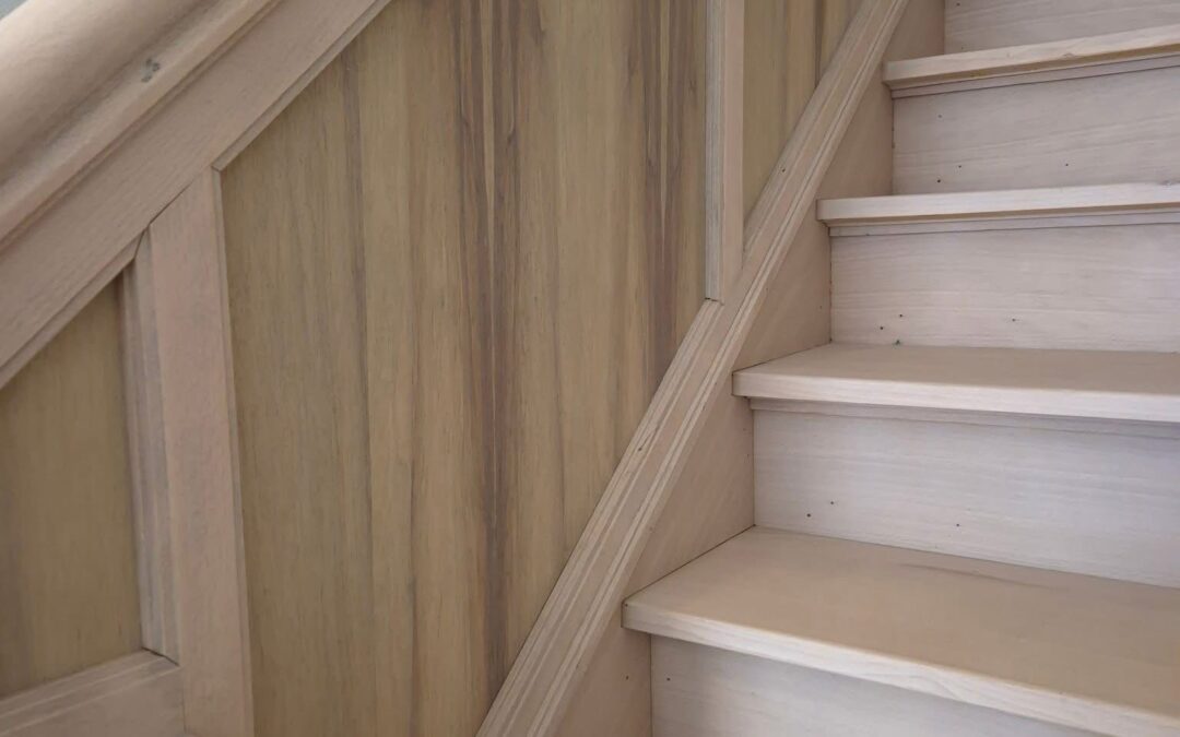 DÉCAPAGE D&rsquo;UN ESCALIER EN CHÊNE MONTPELLIER