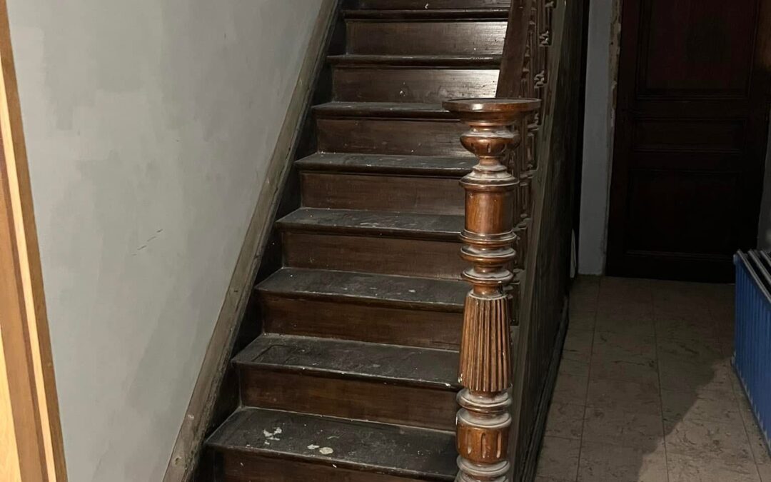 AEROGOMMAGE D’UN ESCALIER EN CHÊNE AVEYRON