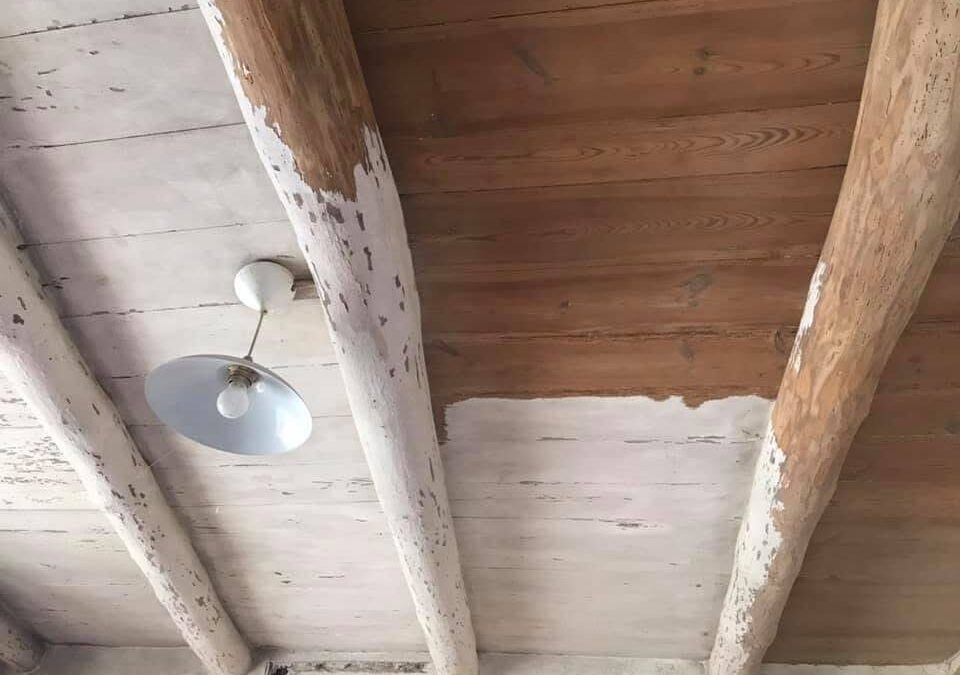 DÉCAPAGE DE POUTRES EN BOIS À LANDOS (43340)