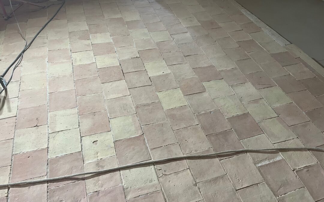 AEROGOMMAGE DE TOMETTES EN TERRE CUITE BORDEAUX