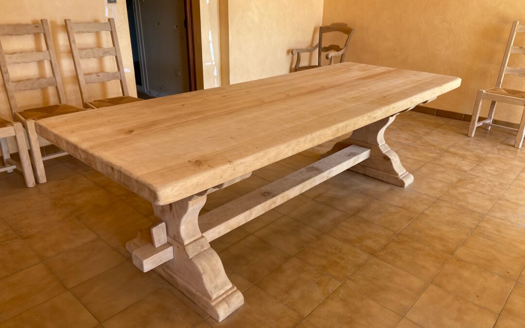 RESTAURATION DE TABLE EN BOIS À LANDOS 43340