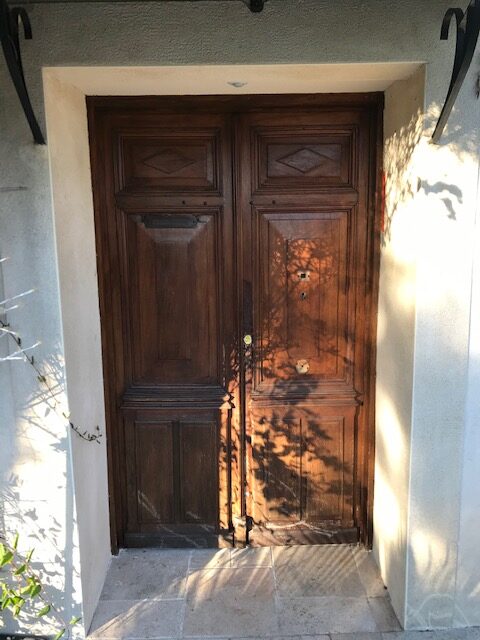 AÉROGOMMAGE PORTE EN BOIS À MONTPELLIER