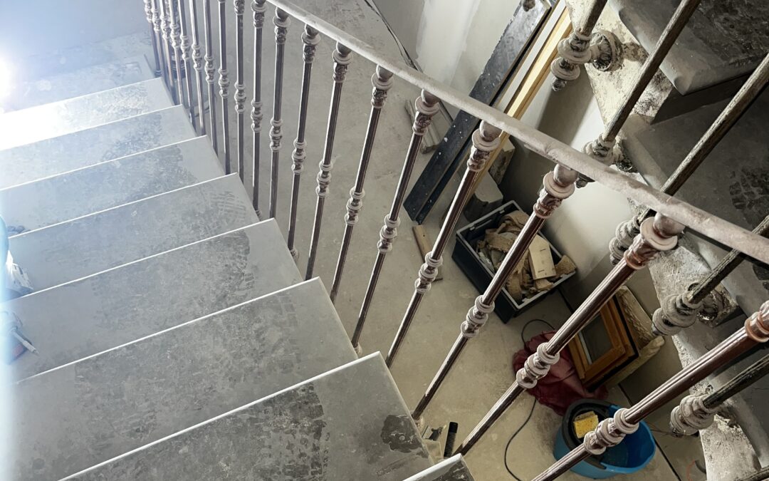 DÉCAPAGE RAMPE D’ESCALIER À MONTPELLIER