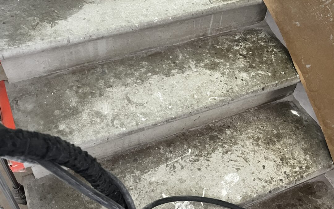 DÉCAPAGE ESCALIER EN PIERRE À BEZIERS