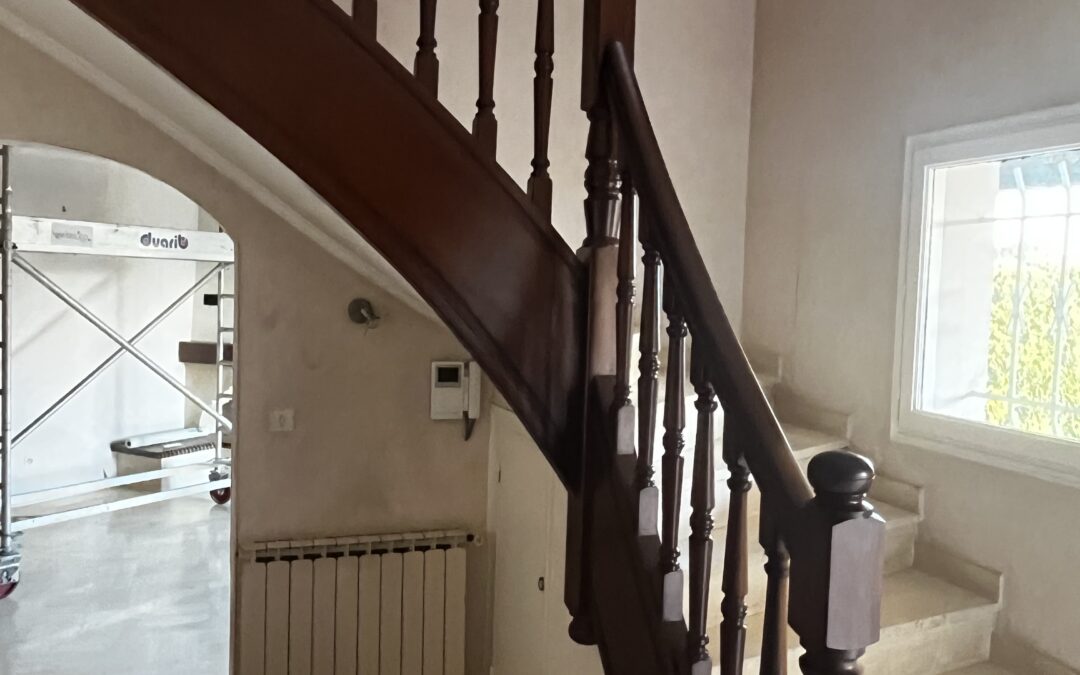 AÉROGOMMAGE D’UNE RAMPE D’ESCALIER À MONTPELLIER