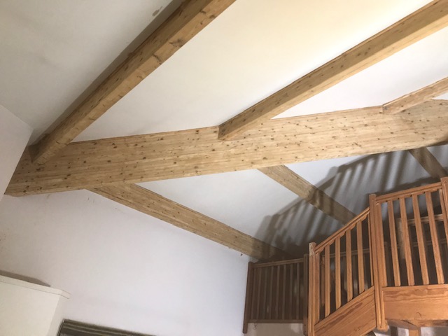 Aérogommage de poutre en bois lamellé collé