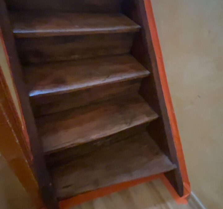 DECAPAGE D’UN ESCALIER À ALLEYRAC 43150