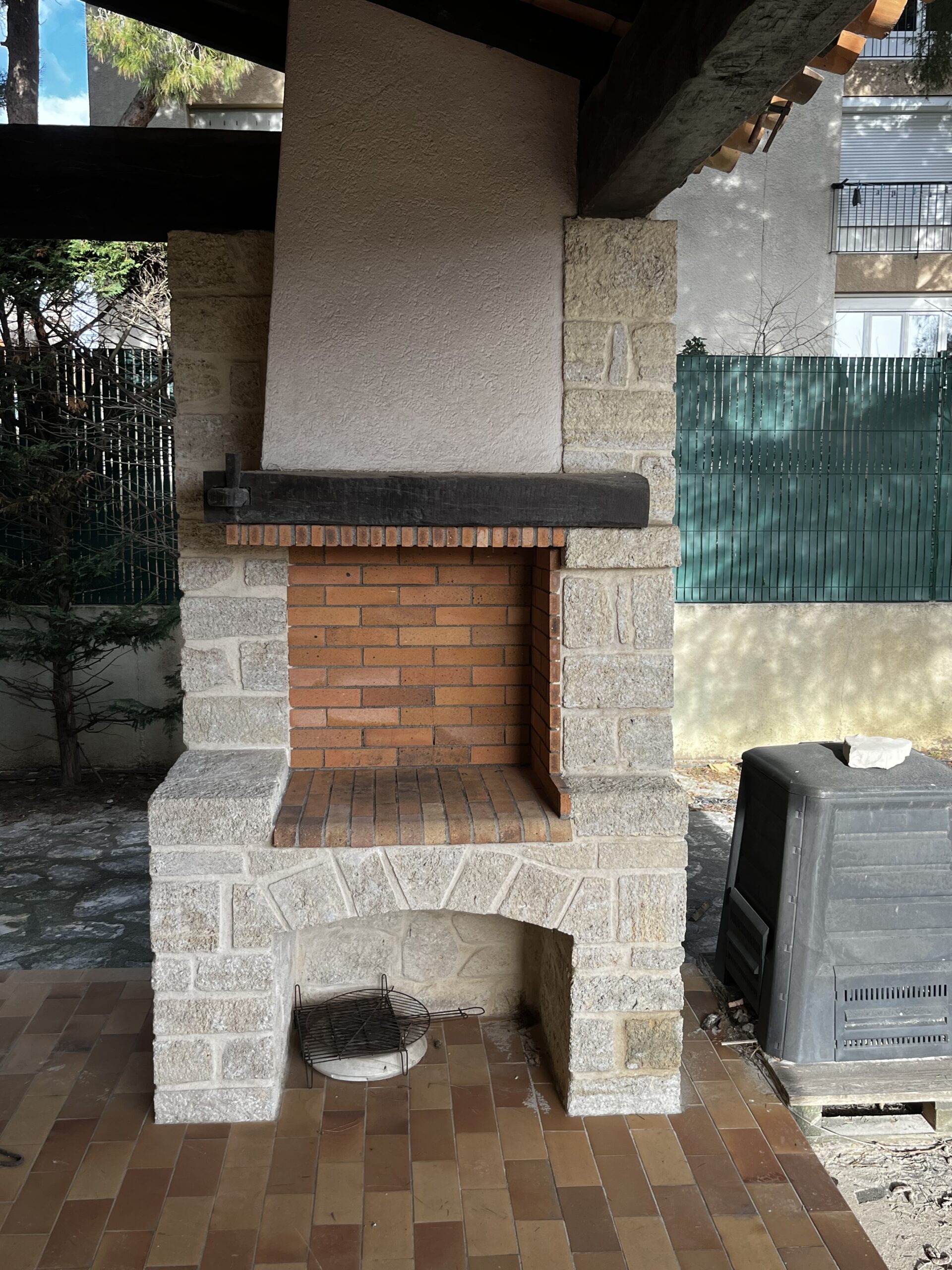 Décapage d'un barbecue par système aérogommage 