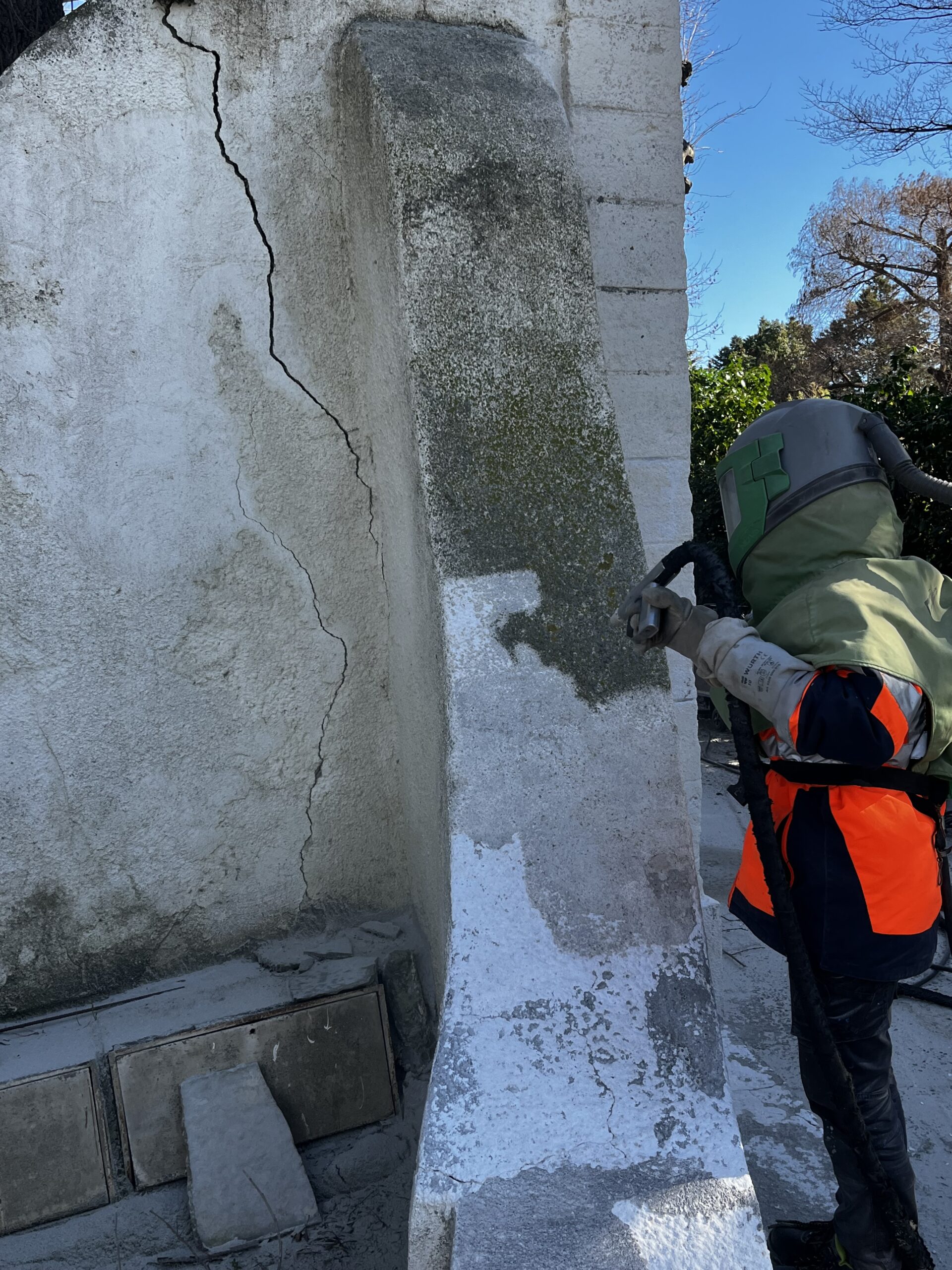 aérogommage et nettoyage des piliers en pierre