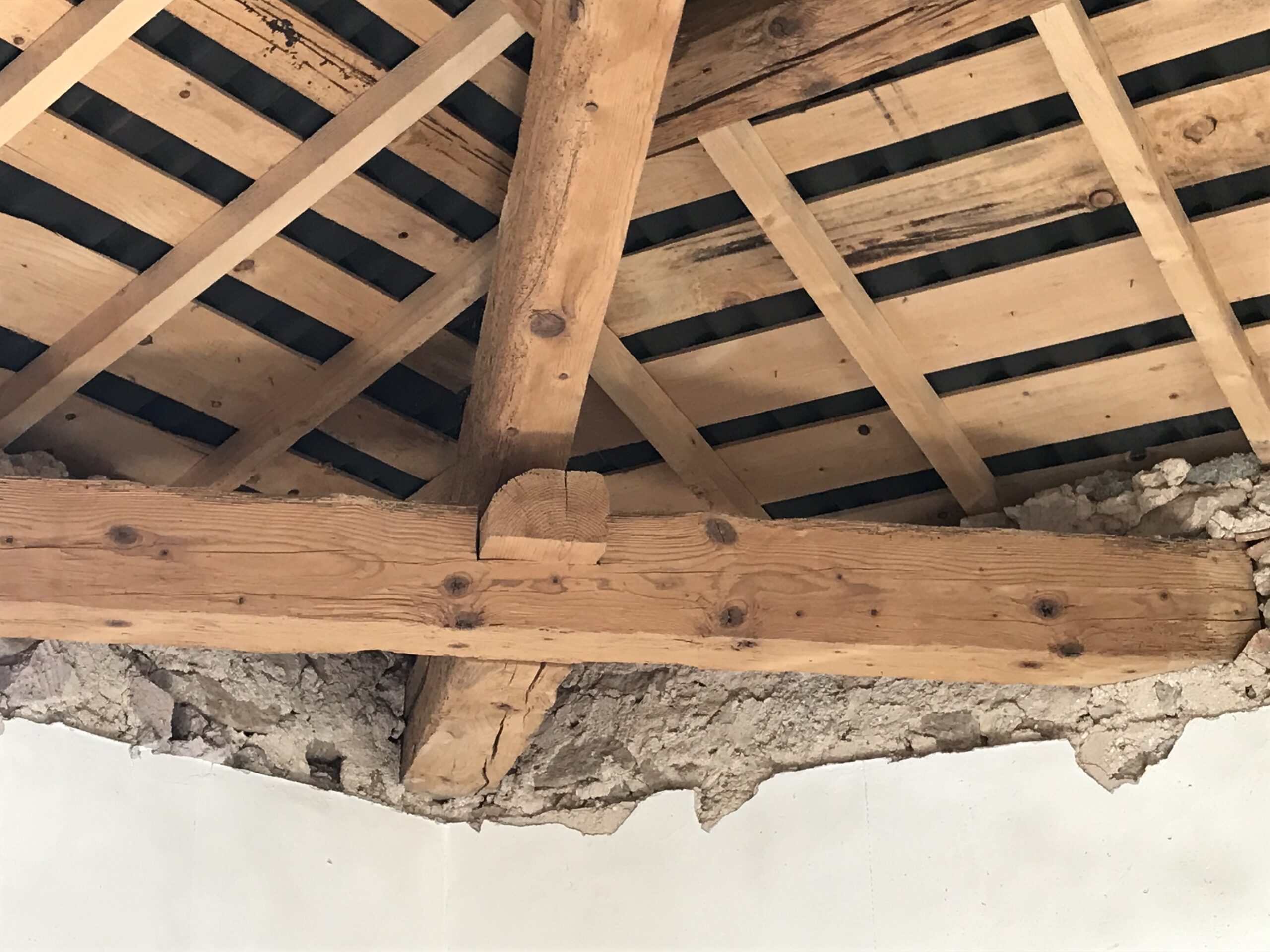 AÉROGOMMAGE DE POUTRE BOIS À VESTRIC ET CANDIAC