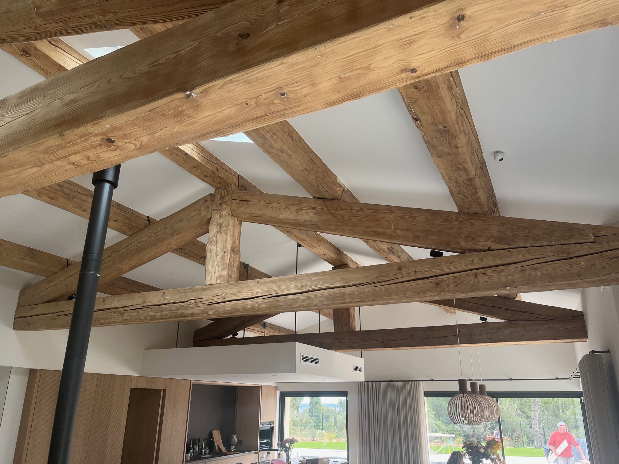 AÉROGOMMAGE DE POUTRE ET FERME EN BOIS À ROCHEFORT-DU-GARD