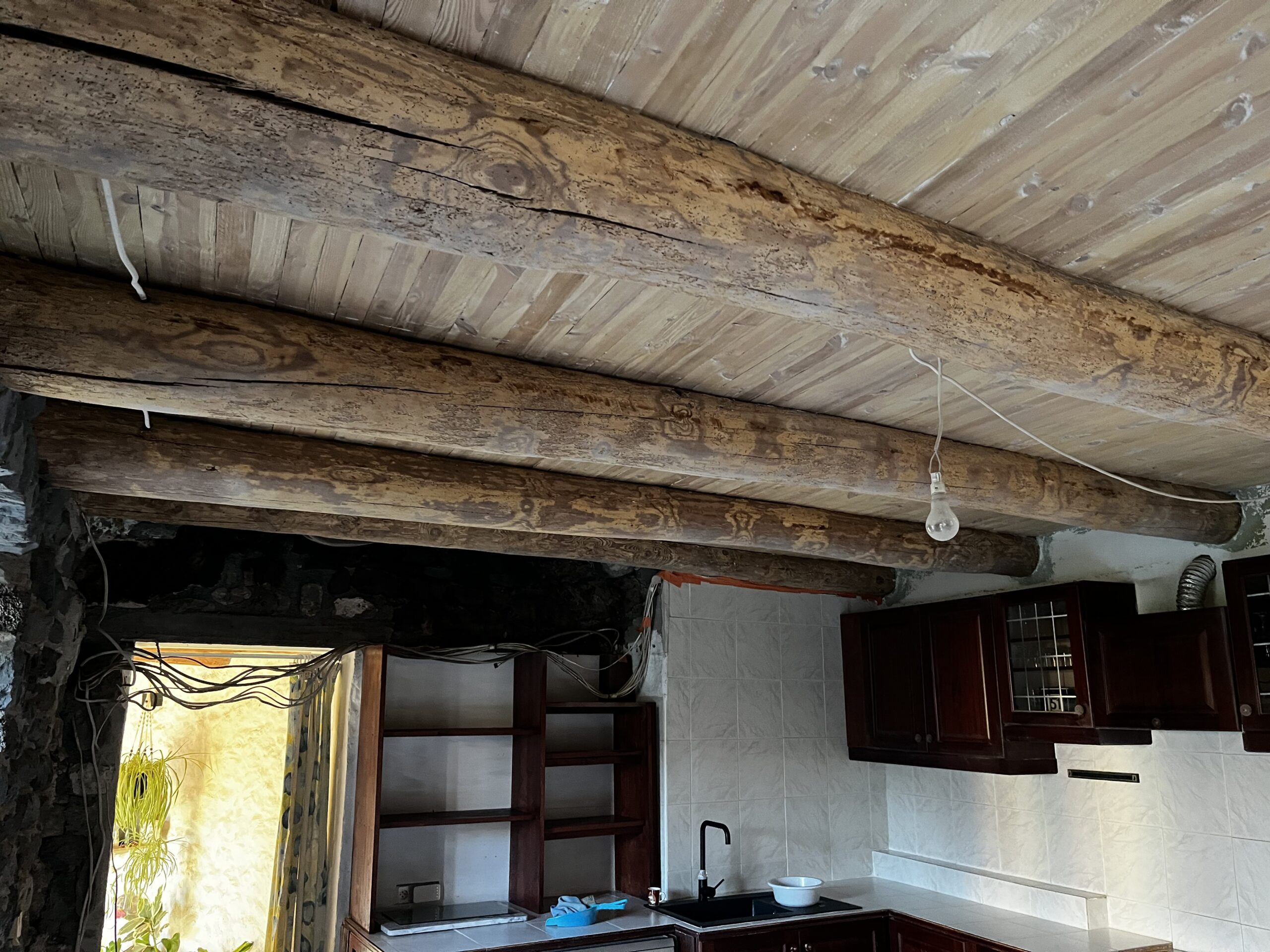 Poutre bois après travaux de décapage