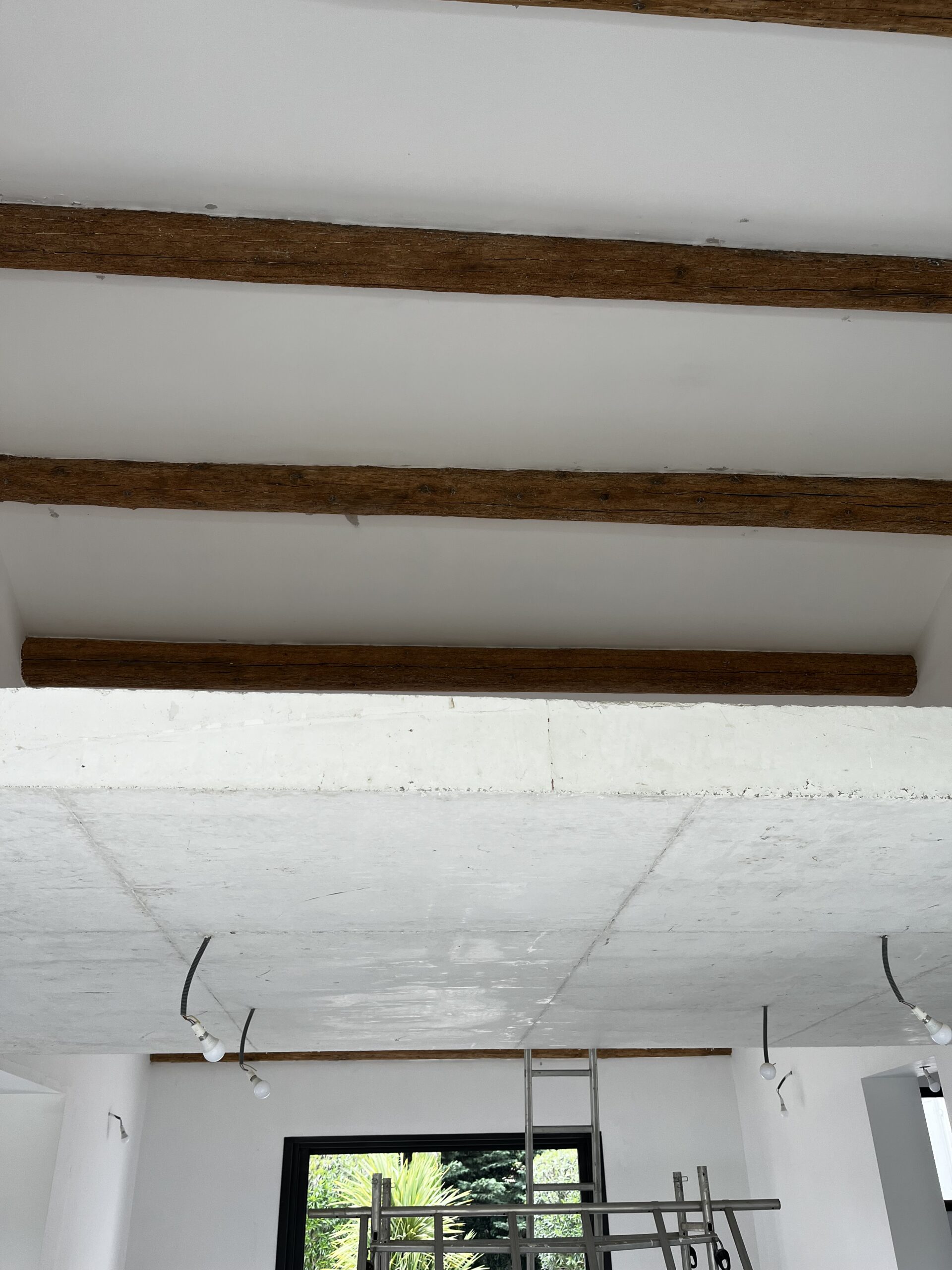TRAVAUX DE DÉCAPAGE DE POUTRE EN PIN À AIMARGUES 30470