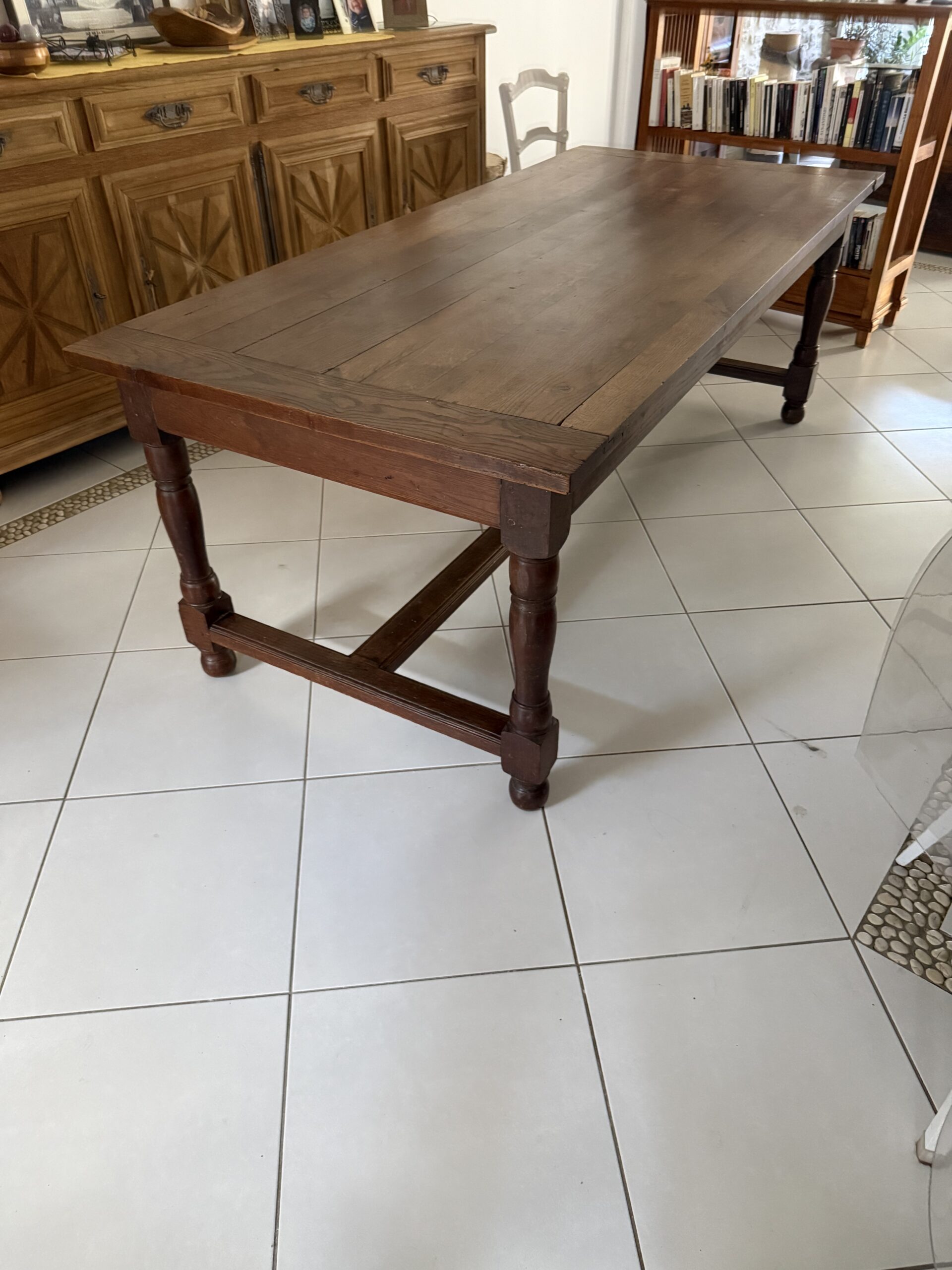 TABLE EN CHÊNE AVANT TRAVAUX D'AÉROGOMMAGE